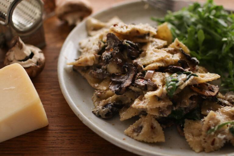 Easy One-Pot Mushroom Pasta with Parmesan and Spinach